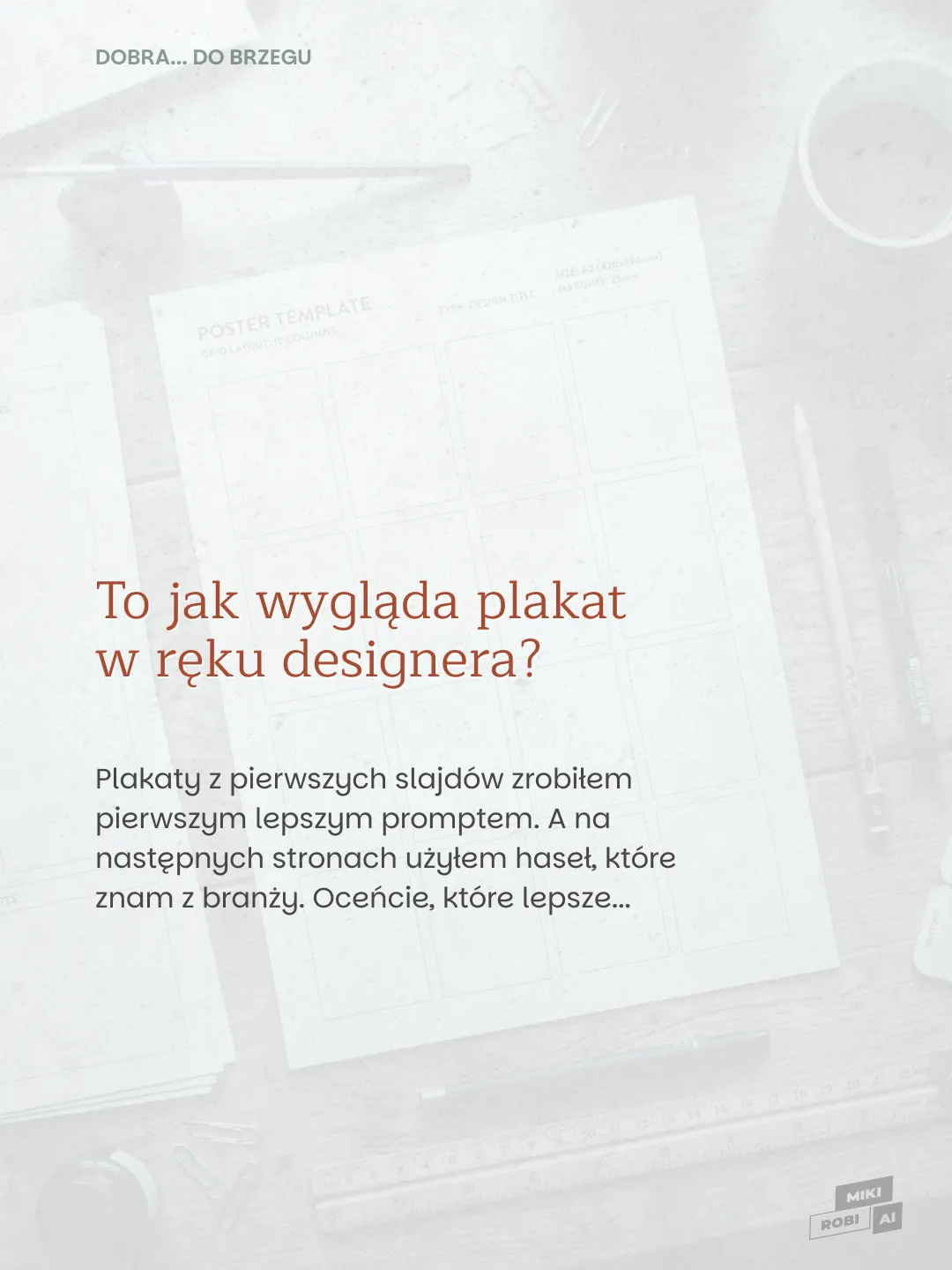Szablon plakatu na biurku projektanta z filiżanką kawy i materiałami projektowymi